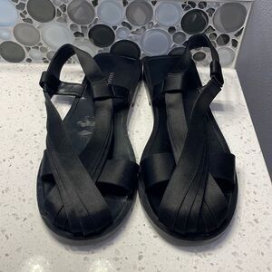 KHAITE Danielle sandal in black.